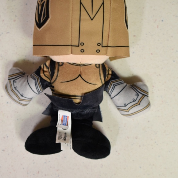 Golden Knights Kuricha Bleacher Buddy Plush NEW & EUC Youth Toque - Picture 8 of 12